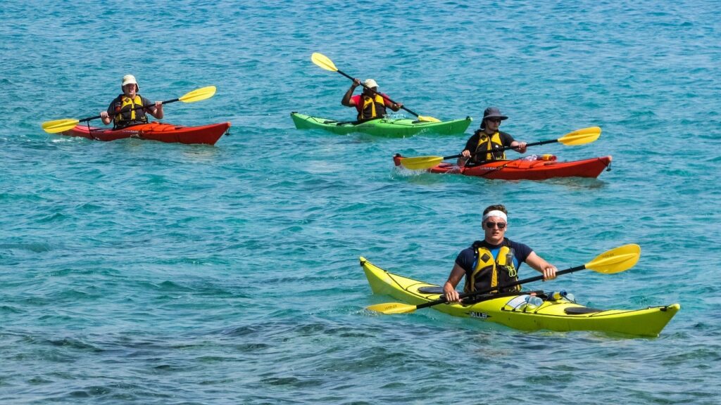 groupe de personne en sortie kayak à Nice