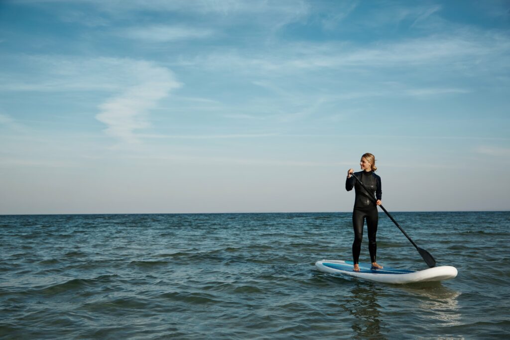 Comment bien débuter en paddle board ? Nos conseils pour se lancer